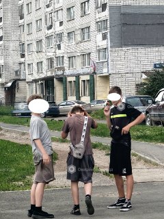 Опасные игры: подростки зацеперы рискуют жизнью на остановке