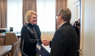 Губернатор и Сенатор Обсудили Будущее Демографии и Образования