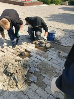В Комсомольском парке начался бюджетный ремонт плитки